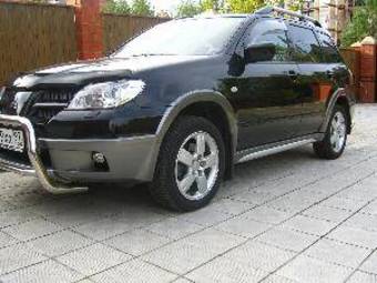 2005 Mitsubishi Outlander Pictures
