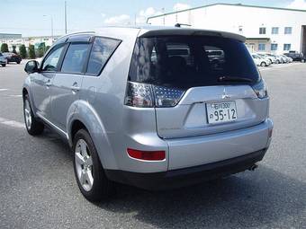 2005 Mitsubishi Outlander Pictures