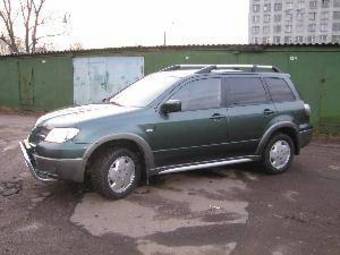 2005 Mitsubishi Outlander Photos