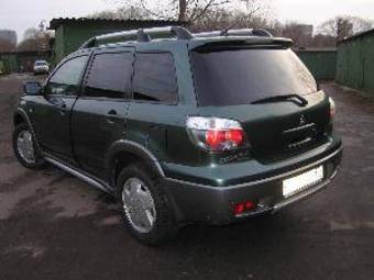 2005 Mitsubishi Outlander Photos