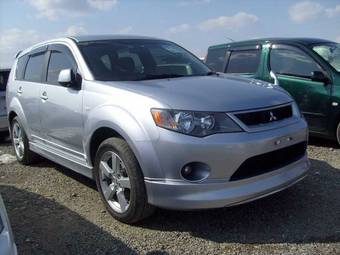 2005 Mitsubishi Outlander Photos