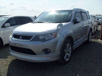 2005 Mitsubishi Outlander Photos