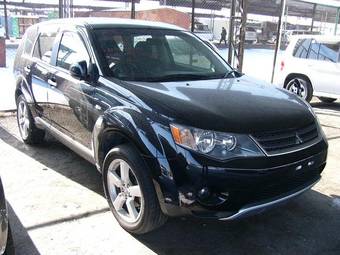 2005 Mitsubishi Outlander Photos
