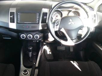 2005 Mitsubishi Outlander Photos