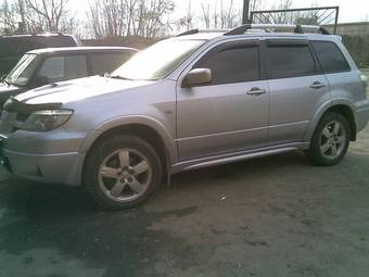 2005 Mitsubishi Outlander Images