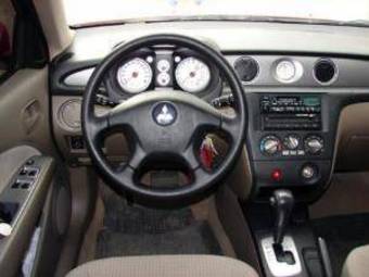 2005 Mitsubishi Outlander Pictures