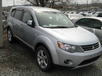 2005 Mitsubishi Outlander Photos