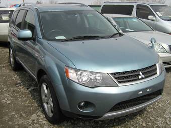 2005 Mitsubishi Outlander Photos