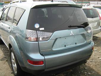 2005 Mitsubishi Outlander Images