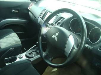 2005 Mitsubishi Outlander Pictures
