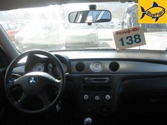 2005 Mitsubishi Outlander Photos