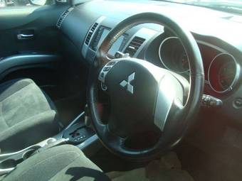 2005 Mitsubishi Outlander Images