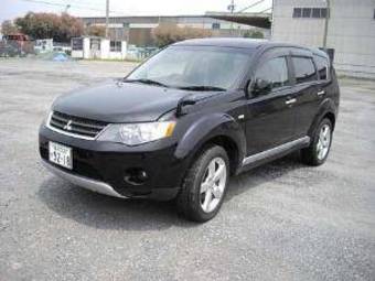 2005 Mitsubishi Outlander Photos