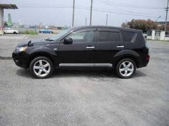 2005 Mitsubishi Outlander Photos