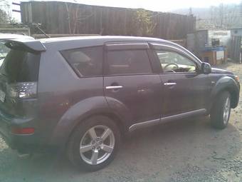 2005 Mitsubishi Outlander Photos