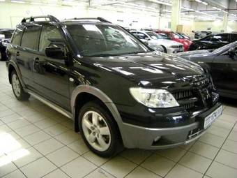 2005 Mitsubishi Outlander Pics