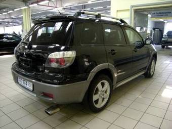 2005 Mitsubishi Outlander Pictures