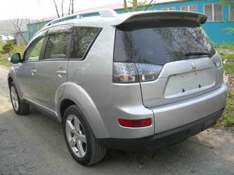 2005 Mitsubishi Outlander Photos