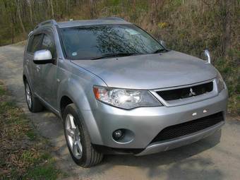 2005 Mitsubishi Outlander Pictures