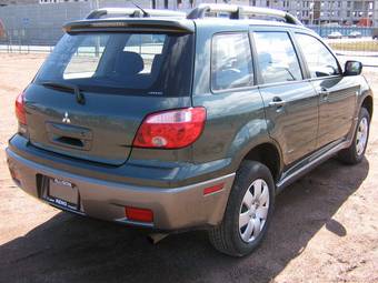 2005 Mitsubishi Outlander Pics