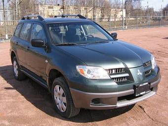 2005 Mitsubishi Outlander Pictures