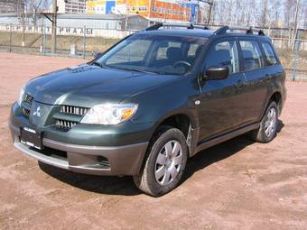 2005 Mitsubishi Outlander Images