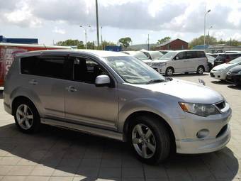 2005 Mitsubishi Outlander Pictures
