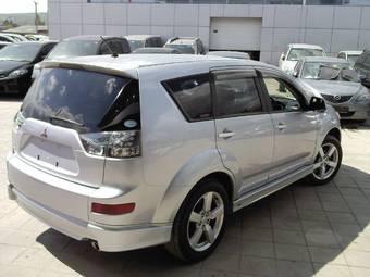 2005 Mitsubishi Outlander Pictures