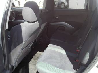 2005 Mitsubishi Outlander Photos