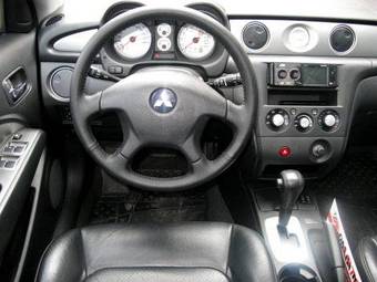 2005 Mitsubishi Outlander Photos