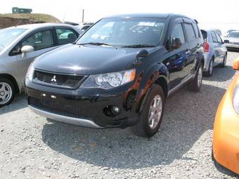 2005 Mitsubishi Outlander Photos