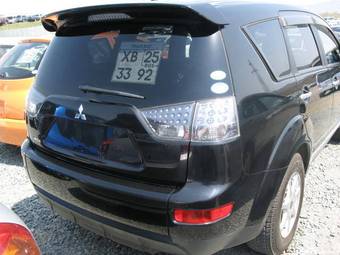 2005 Mitsubishi Outlander Photos