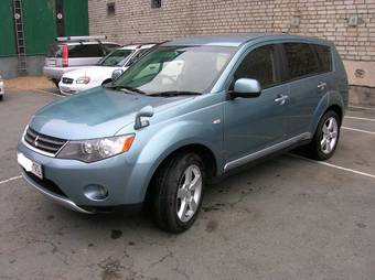 2005 Mitsubishi Outlander Pictures