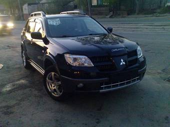 2005 Mitsubishi Outlander Photos