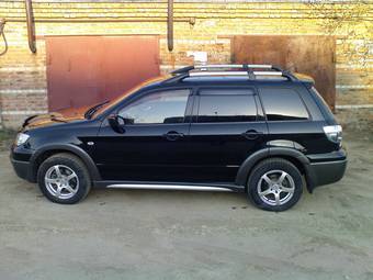 2005 Mitsubishi Outlander Wallpapers