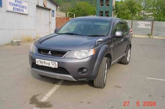 2005 Mitsubishi Outlander Images