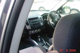 2005 Mitsubishi Outlander Pics