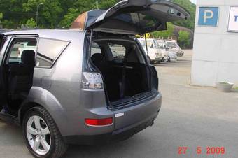 2005 Mitsubishi Outlander Pictures