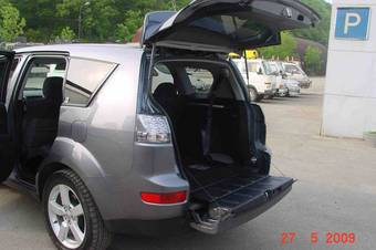 2005 Mitsubishi Outlander Pictures