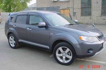 2005 Mitsubishi Outlander Photos