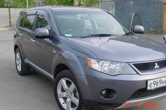 2005 Mitsubishi Outlander Photos