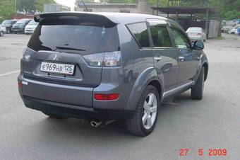 2005 Mitsubishi Outlander Pictures