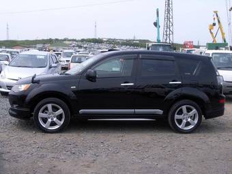 2005 Mitsubishi Outlander Pics