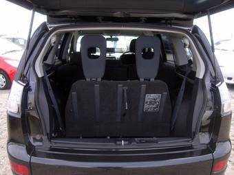 2005 Mitsubishi Outlander Photos
