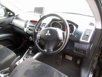 2005 Mitsubishi Outlander Photos