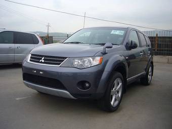 2005 Mitsubishi Outlander Photos