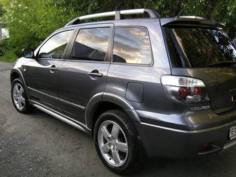 2005 Mitsubishi Outlander Photos