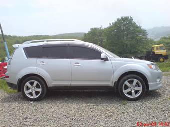 2005 Mitsubishi Outlander Images