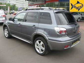 2005 Mitsubishi Outlander Photos