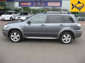 2005 Mitsubishi Outlander Photos